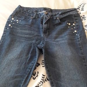 D. Jeans embellished cropped jeans.